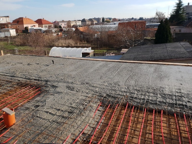 Realizácia železobetónového stropu  v obci Tvrdošovce