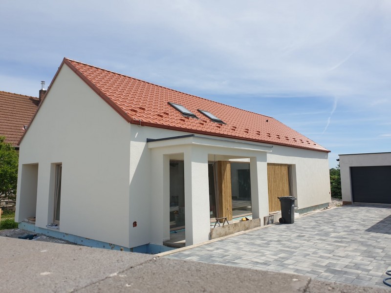 04.06.2021 / Realizácia modernej fasády novostavby rodinného domu.